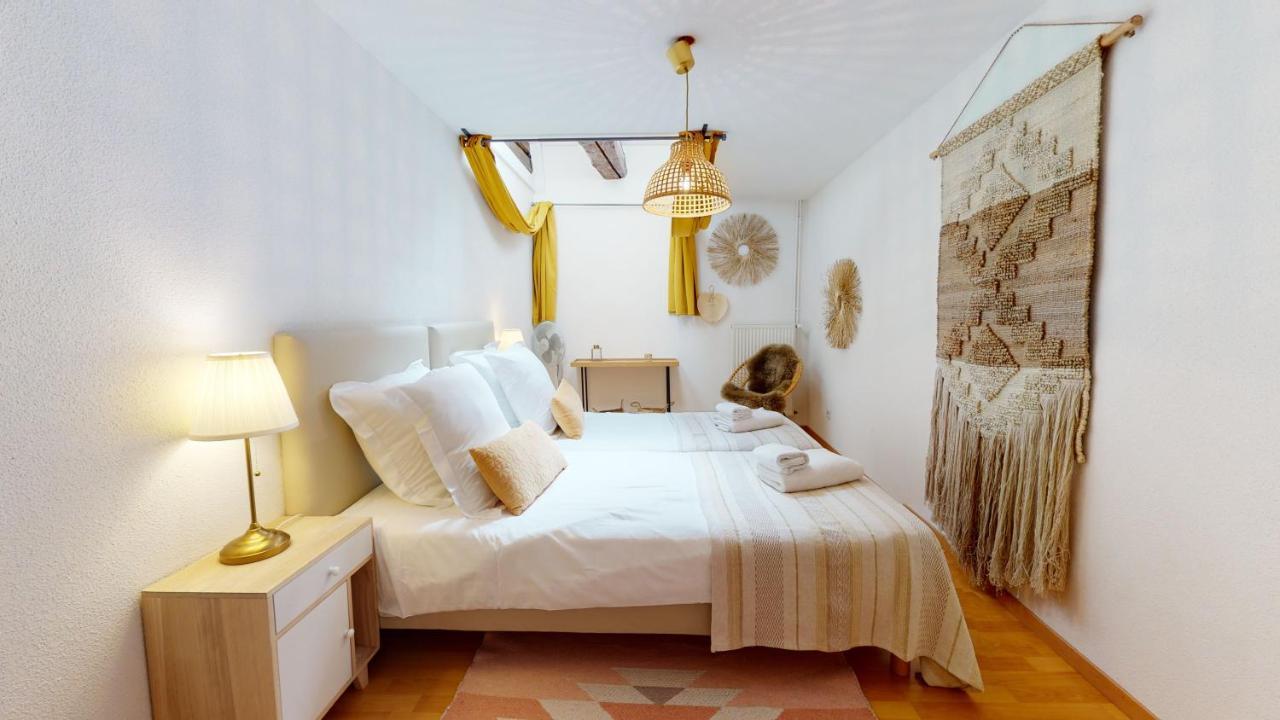 Duplex Des Dominicains - 1 Parking Gratuit - Hypercentre 6 Personnes Apartment กอลมาร์ ภายนอก รูปภาพ